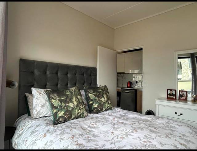 1 BEDROOM APARTMENT FOR SALE IN SANDOWN